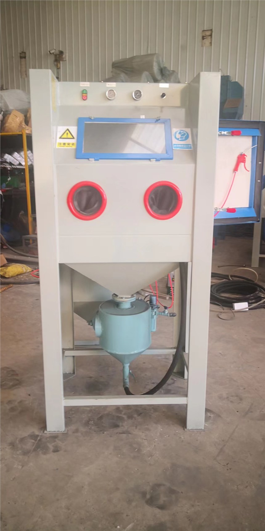 吳橋噴砂機(jī)械箱式噴砂機(jī)自帶除塵器環(huán)保
