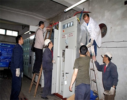 上?；厥张潆姽?浦東配電柜回收拆除