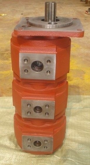 1010000010廠家 泊姆克油泵 中聯(lián)50噸吊車三聯(lián)泵供應(yīng)