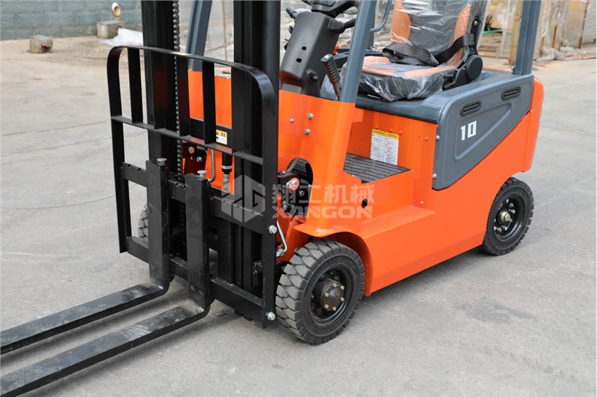 山東翔工純電動叉車，操作簡單節(jié)能環(huán)保