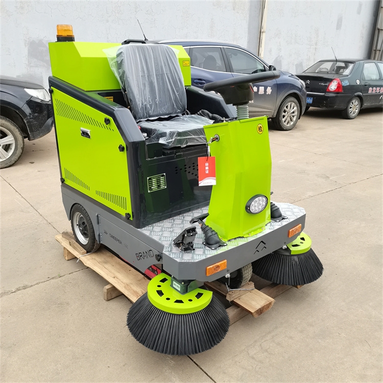 小型道路清掃車 景區(qū)物業(yè)駕駛式掃地車