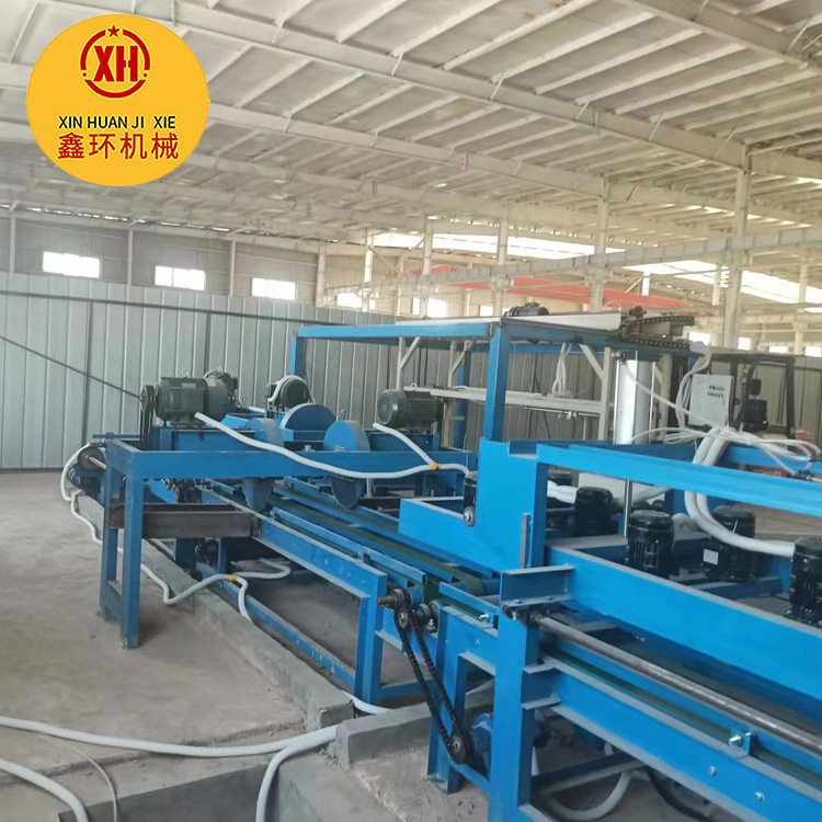 山東巖棉水泥砂漿復合板生產(chǎn)設備安裝現(xiàn)場