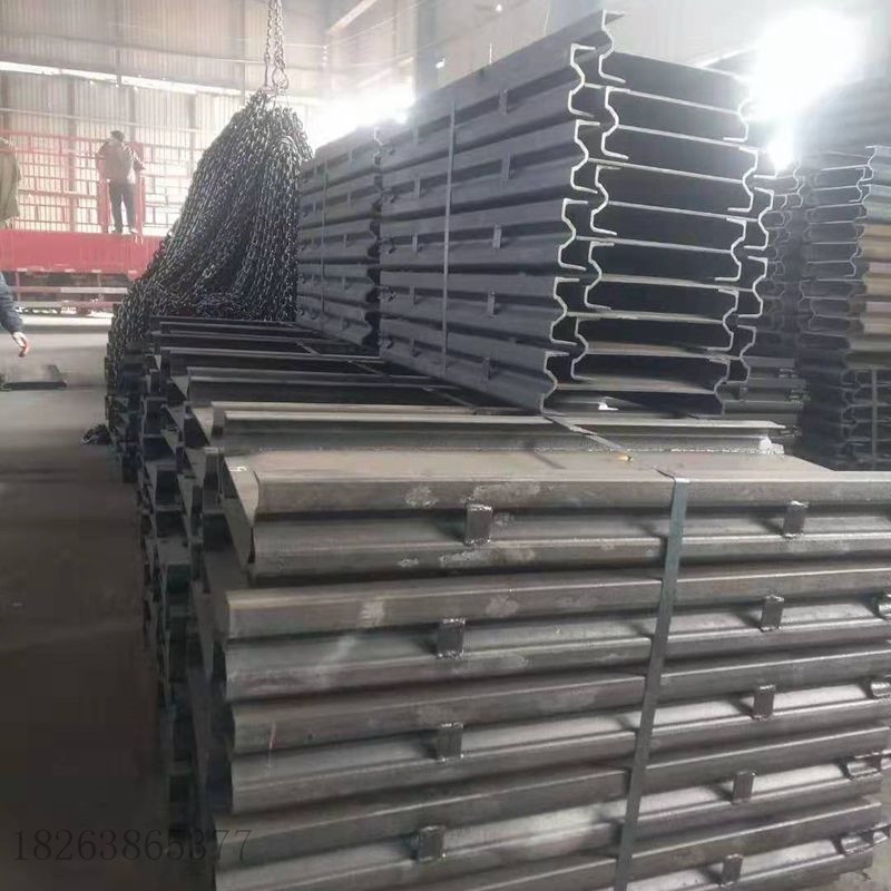 廠家批量生產(chǎn)礦用刮板機(jī)中部槽40T/30T刮板機(jī)配件過渡槽中部槽