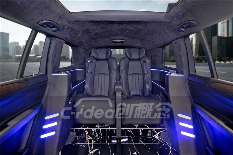 奔馳GLS450裝潢四座內(nèi)飾，加裝航空座椅及滿天星
