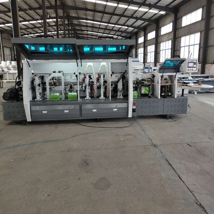 預(yù)銑雙修跟蹤全自動封邊機(jī)按需求定制鴻鑫三友木工機(jī)械