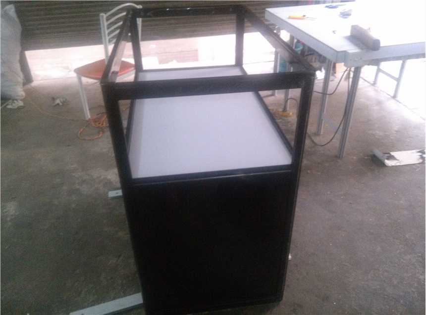 廣州展板出租，玻璃展柜租賃，大量出租