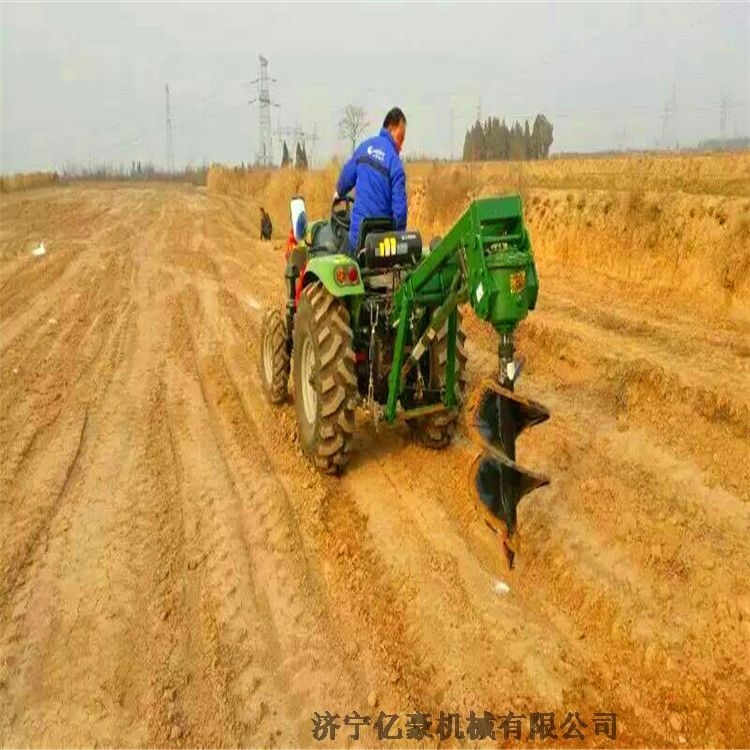 四輪拖拉機帶植樹地鉆機 軸連接植樹種樹地鉆機 挖樹坑機