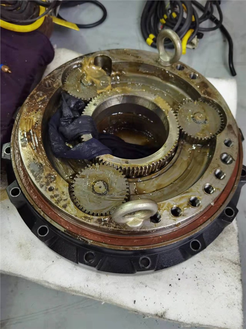 更換庫卡KR180 R3200 PA二軸減速機(jī)及密封圈