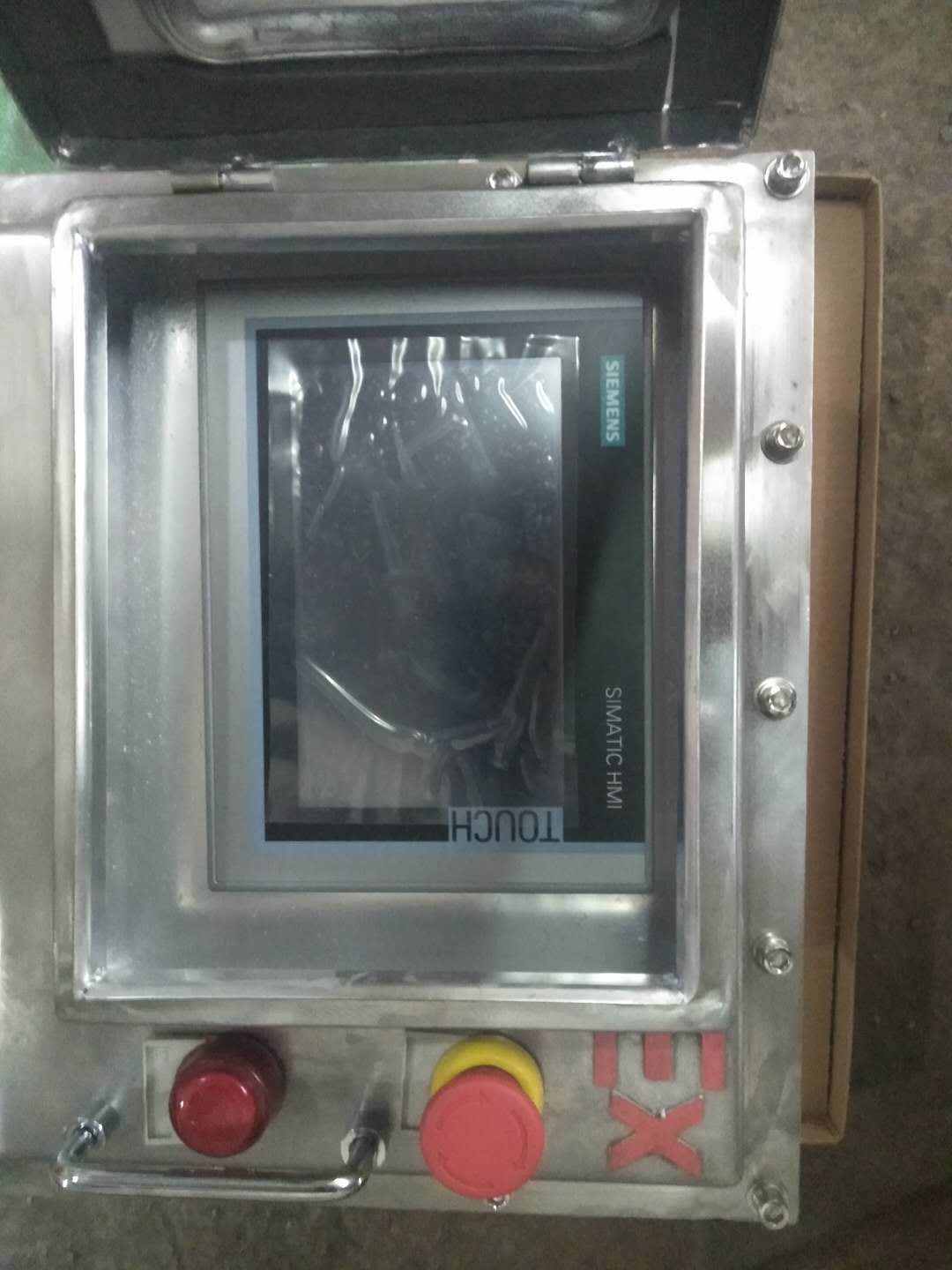 PLC防爆配電柜廠用防爆開(kāi)關(guān)箱防爆控制箱施工現(xiàn)場(chǎng)鋼板焊接防爆儀表箱防爆控制箱施工現(xiàn)場(chǎng)