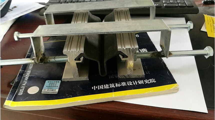 停車場屋面變形縫裝置怎么設(shè)置處理