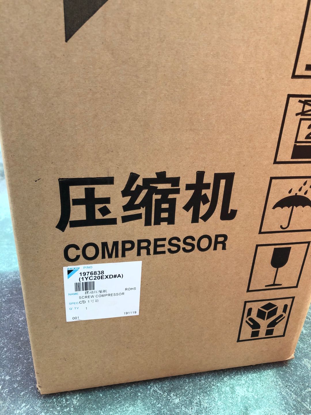 上海大金DAIKIN變頻油冷機(jī)U2的維修方法