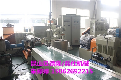 草坪填充顆粒擠出造粒機_TPE跑道顆粒生產(chǎn)線