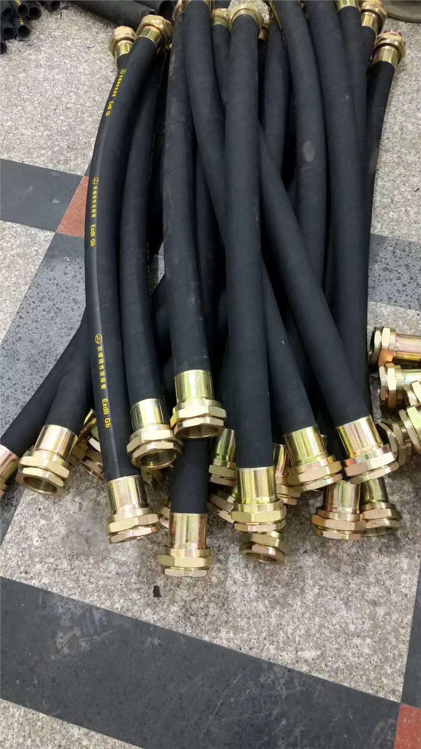 不銹鋼爆擾性連接管6分管