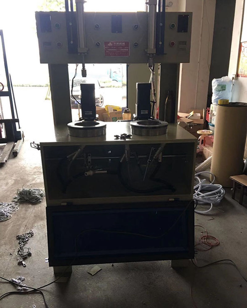 內(nèi)膽轉盤自動噴砂機 飲料制冷機不銹鋼內(nèi)部噴砂處理設備