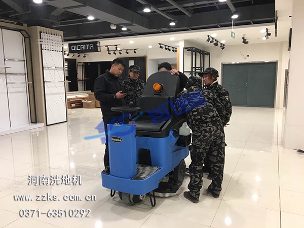 手推式洗地機(jī)不吸水是因?yàn)槭裁磩P賽清潔KS-T