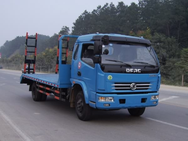 長(zhǎng)春平板運(yùn)輸車廠家，吉林挖掘機(jī)運(yùn)輸車價(jià)格，四平挖機(jī)拖車配置