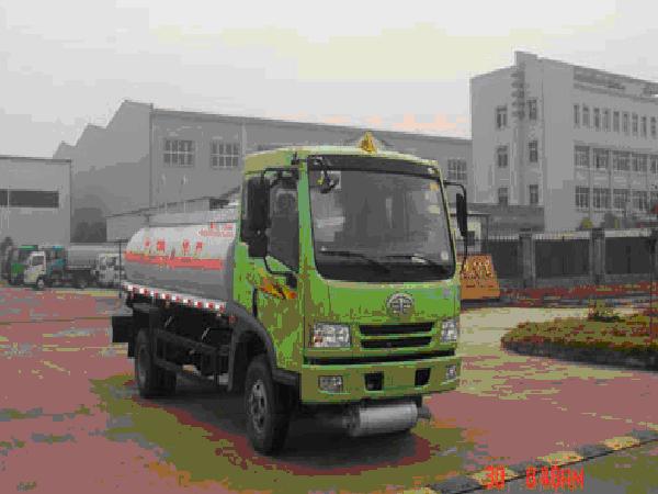 解放化工液體運(yùn)輸車(chē)技術(shù)參數(shù)及環(huán)保公告