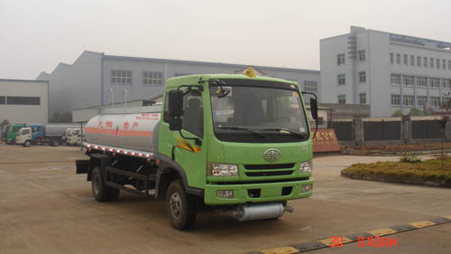 解放單橋化工液體運(yùn)輸車(chē)(CA1103P9K2L2E)8.6方