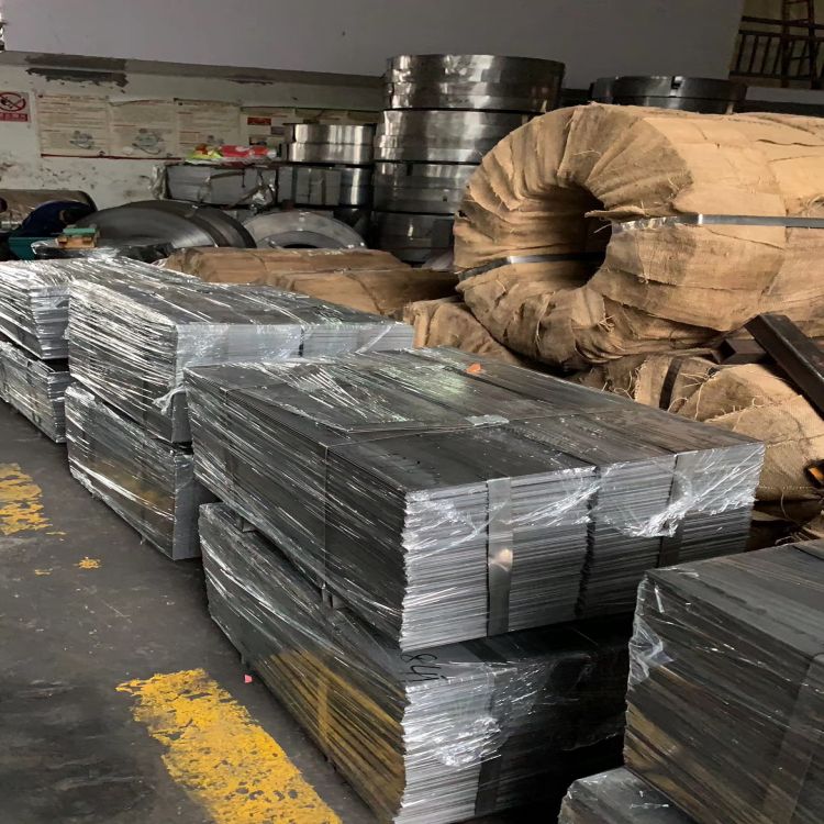 50CrV4\/51CrV4中高碳帶鋼廠家現(xiàn)貨縱剪制作汽車排氣管空調(diào)筏板用