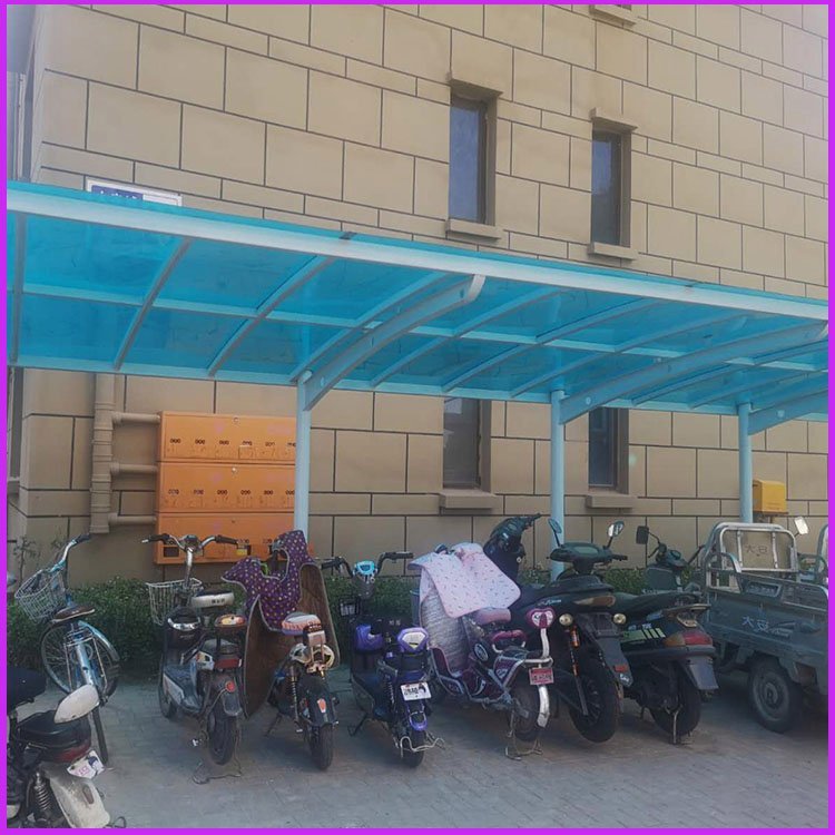 藍(lán)色8毫米中空板煙臺雙層空心小區(qū)自行車棚PC陽光板定制生產(chǎn)