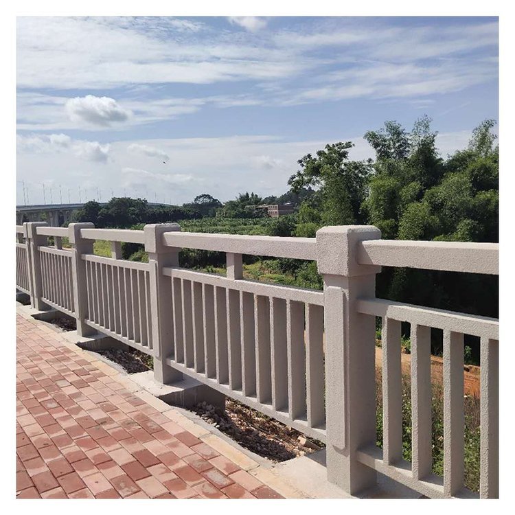 混凝土仿石護(hù)欄景區(qū)景觀(guān)防護(hù)圍欄園林水泥欄桿耐腐耐潮