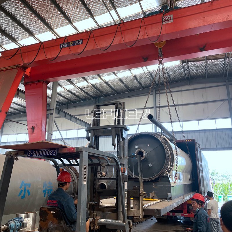 廢油廢機油輪胎提煉高溫裂解煉油設(shè)備利菲爾特廠家上門指導(dǎo)安裝