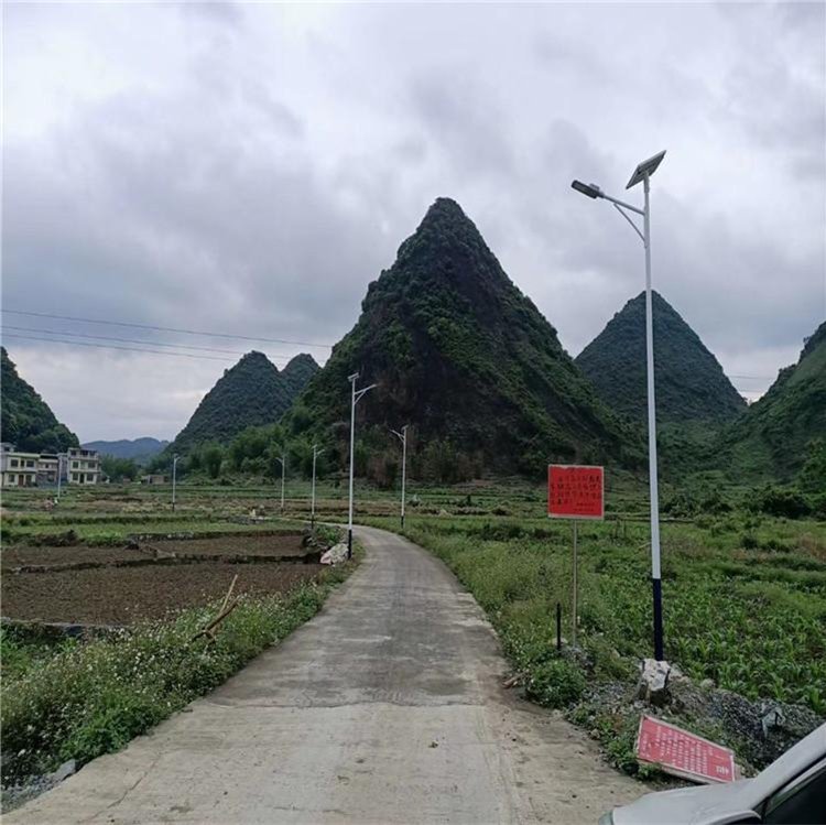 燈桿批發(fā)_定做5\/10米路燈錐形桿件_大型太陽能路燈桿生產(chǎn)廠家