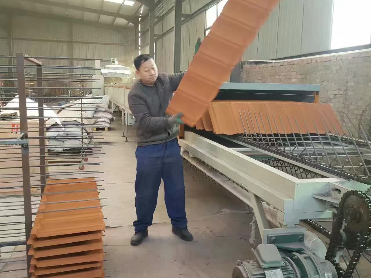 克爾斯kes1650規(guī)格2022研發(fā)新款彩石瓦設(shè)備高效穩(wěn)定