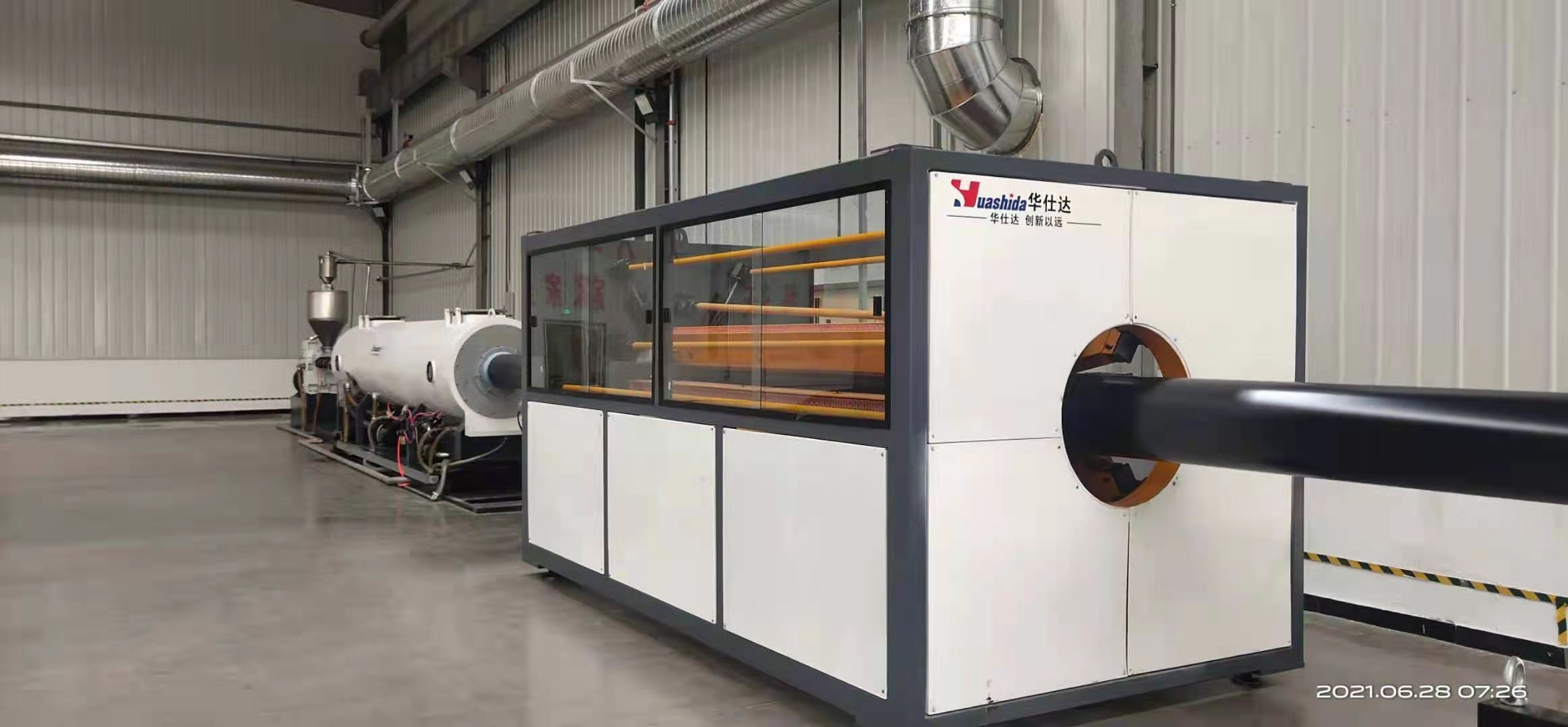 保溫管設(shè)備塑料夾克管擠出生產(chǎn)線自動(dòng)化程度高