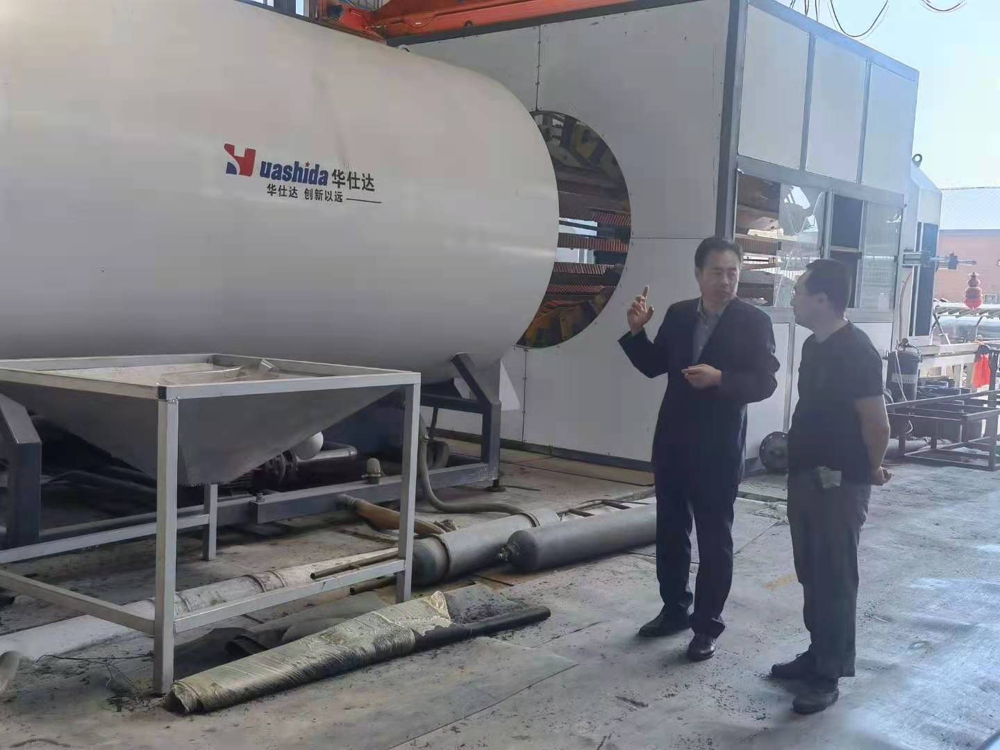 保溫管設(shè)備發(fā)泡設(shè)備成套機(jī)組擠出量高安裝便捷