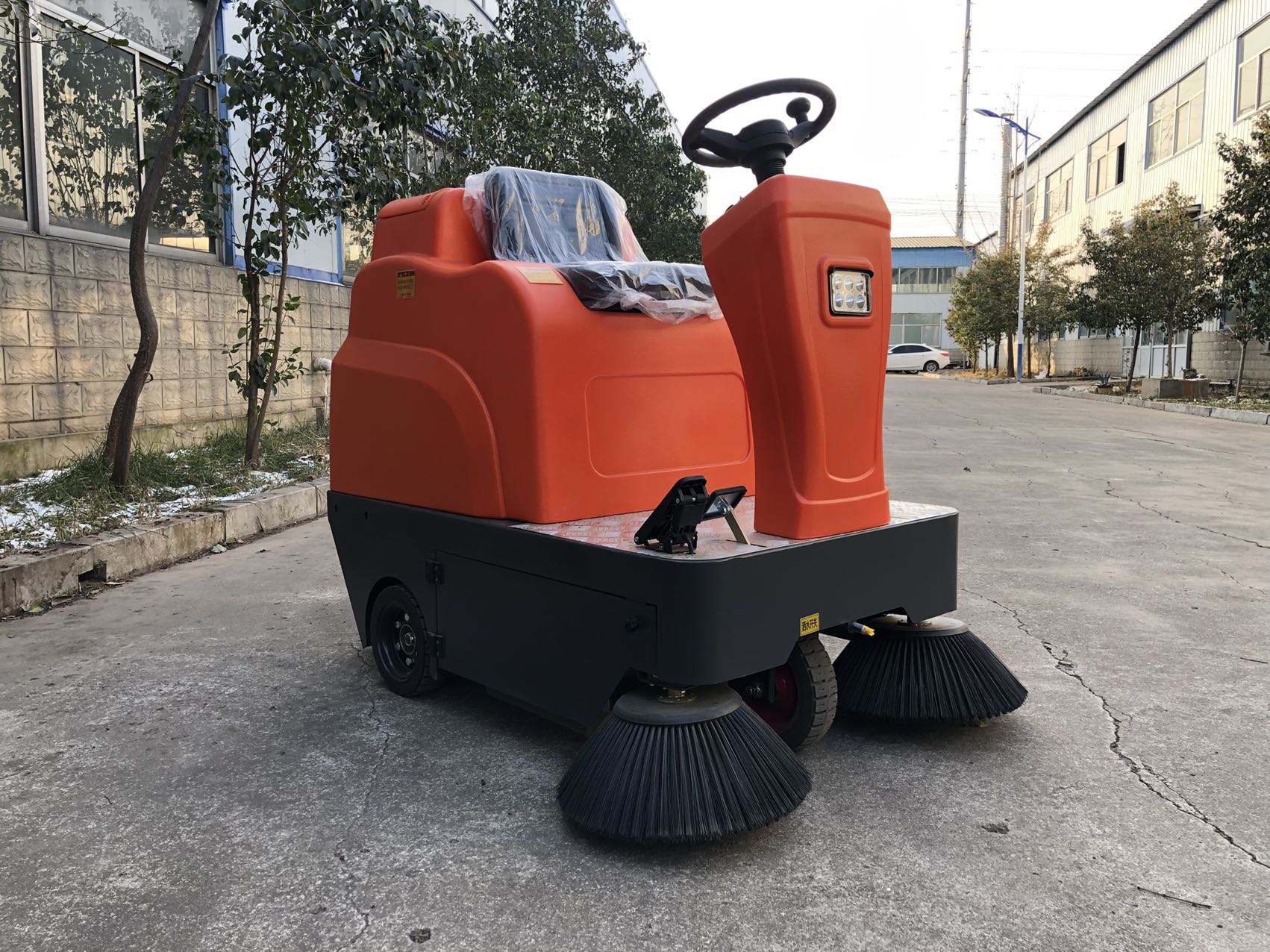 掃地車工廠環(huán)衛(wèi)道路電動(dòng)清掃車駕駛式清掃一體機(jī)新能源掃地機(jī)