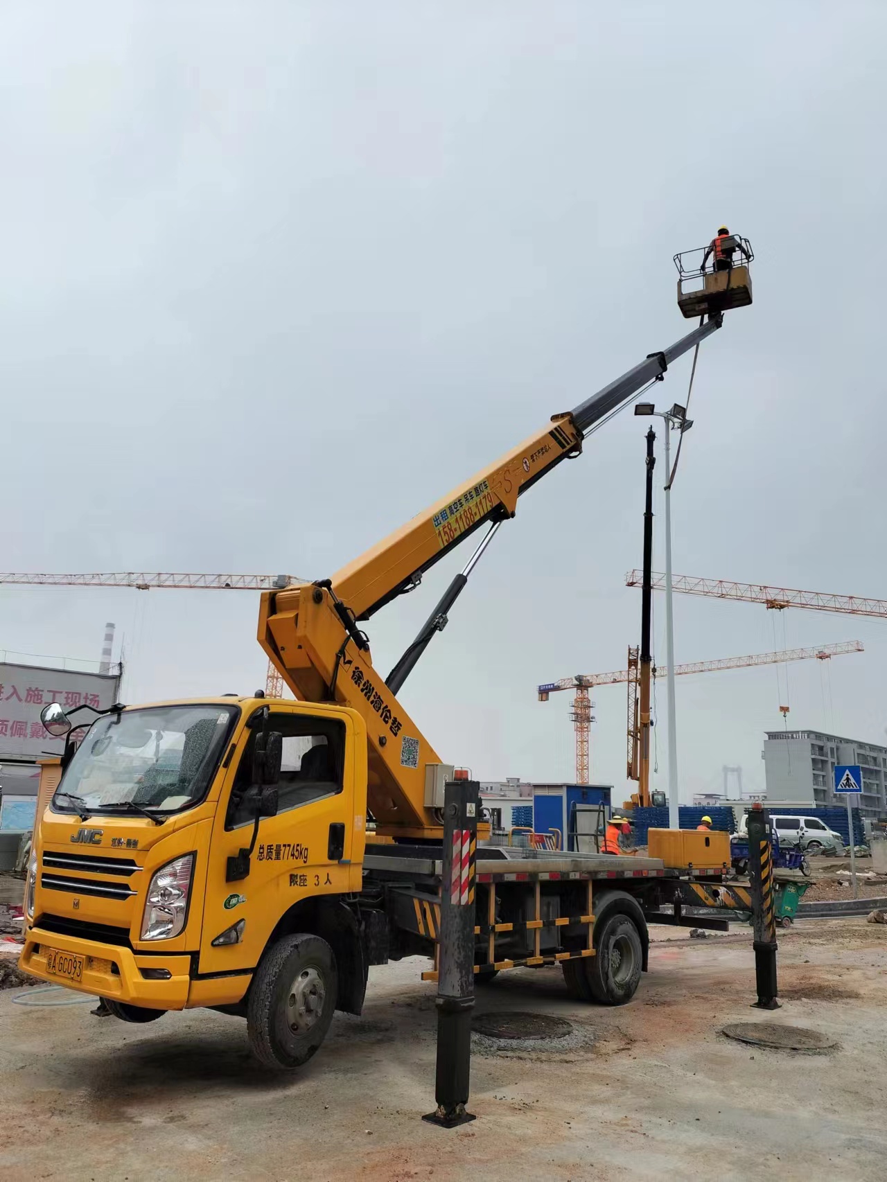 廣州高空車出租公司祥順機(jī)械登高車租賃費(fèi)用路燈車租用價(jià)格
