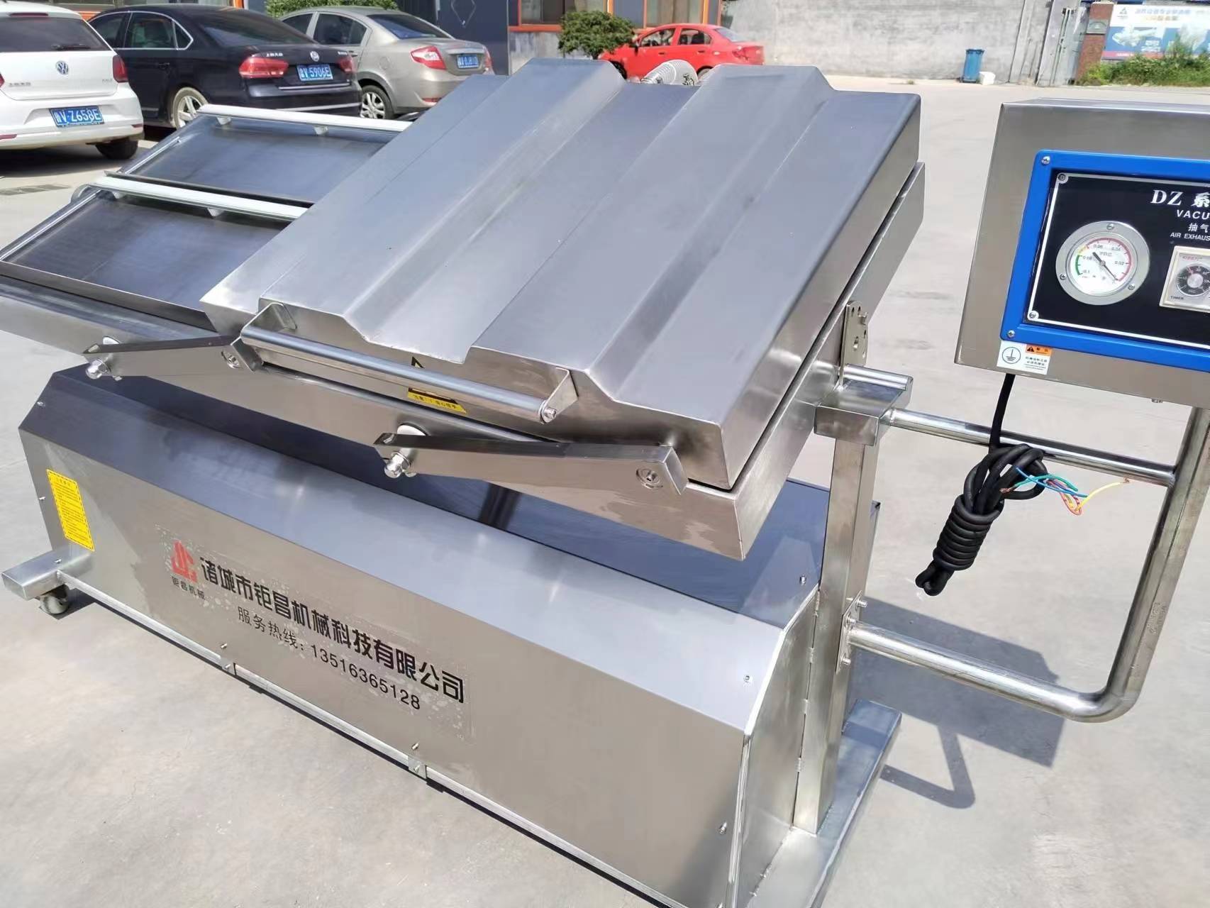 JC-600型傾斜式包裝帶湯汁產(chǎn)品肉串雞排雙倉真空包裝機