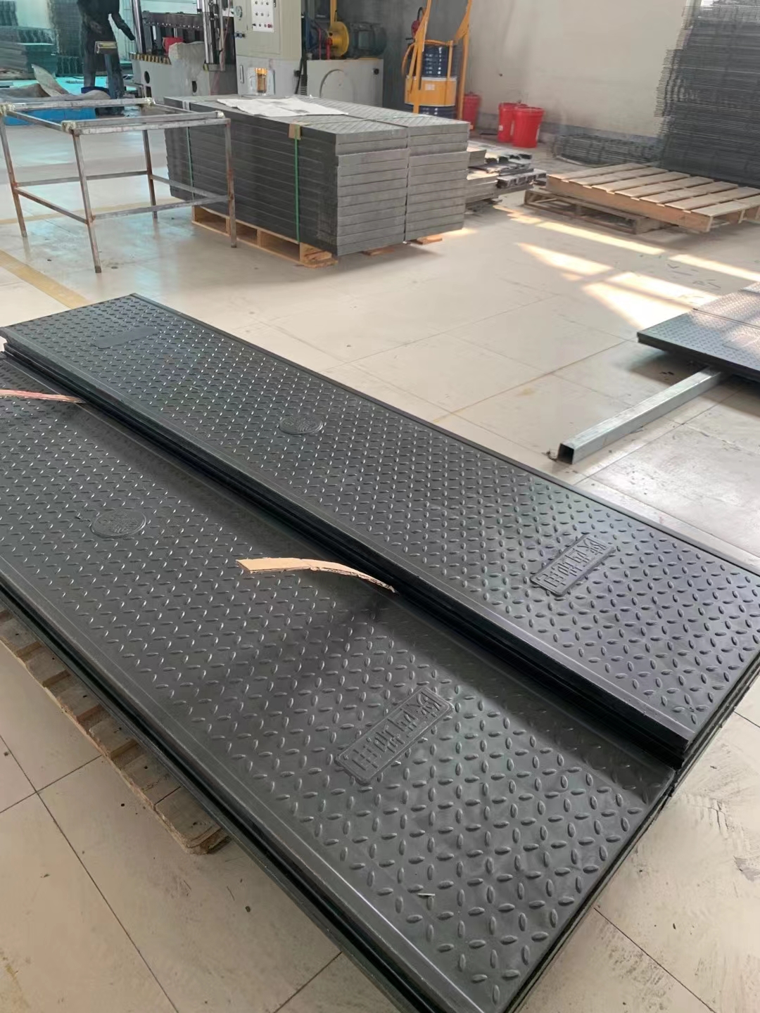 園林綠化圓形高分子復(fù)合材料井蓋電力雨污檢查樹脂蓋板