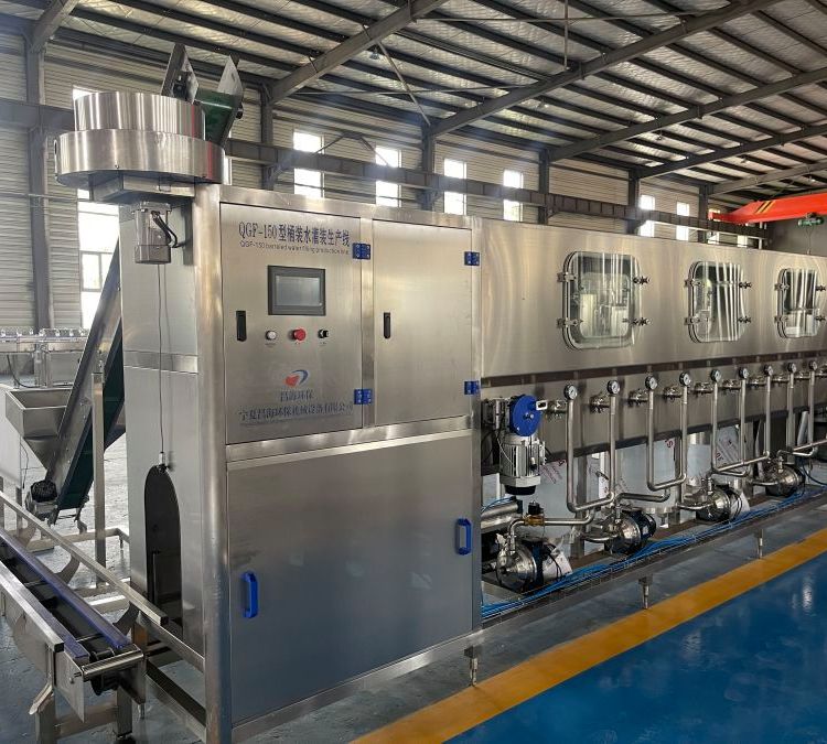 一次性純凈水灌裝機(jī)全套灌裝設(shè)備礦泉水生產(chǎn)線全自動