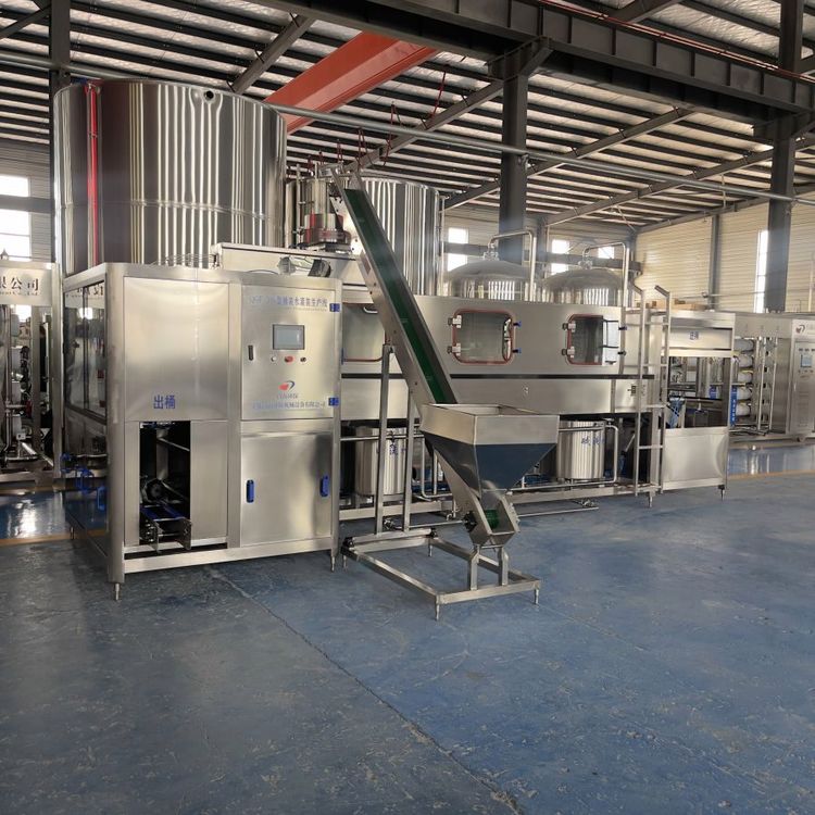 定制全自動灌裝生產(chǎn)線純凈水灌裝機(jī)三合一灌裝設(shè)備