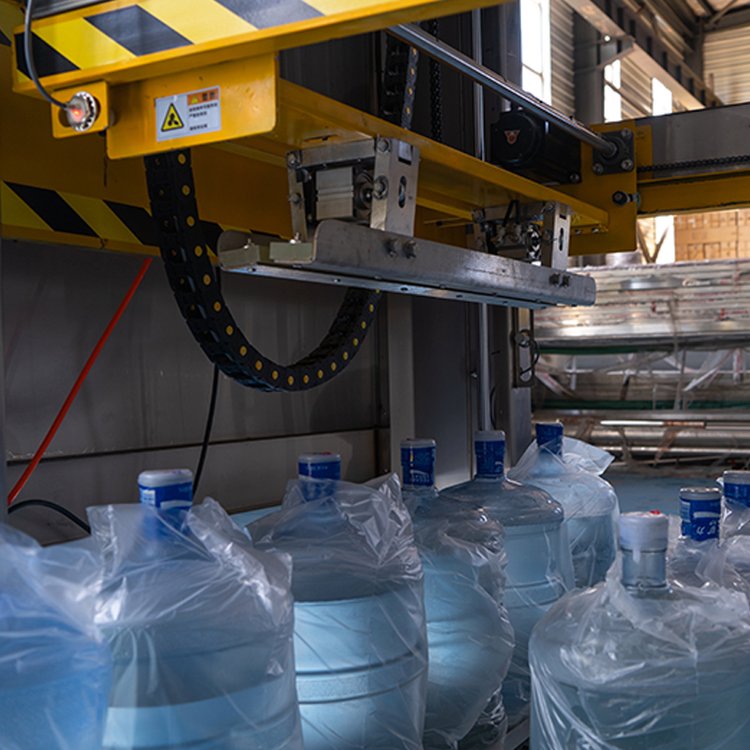 山泉水生產(chǎn)線全自動水處理設(shè)備材質(zhì)不銹鋼類型壓力灌裝機