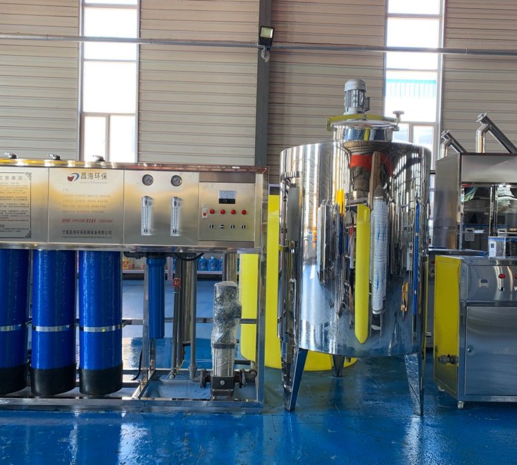 小型洗衣液加工設(shè)備清潔劑類產(chǎn)品生產(chǎn)機(jī)械操作簡(jiǎn)單占地面積小