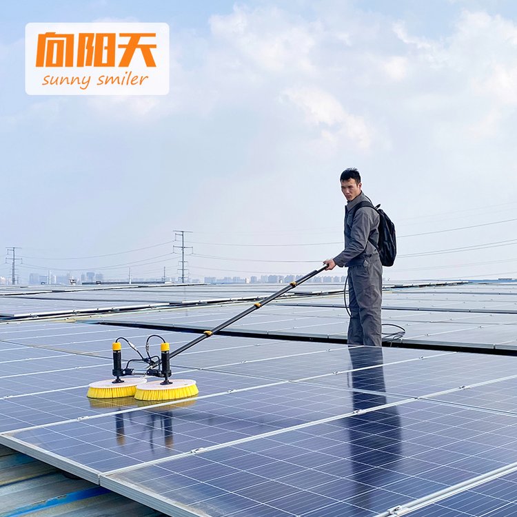 向陽(yáng)天光伏板清洗工具太陽(yáng)能板清洗設(shè)備光伏電動(dòng)清洗機(jī)器人