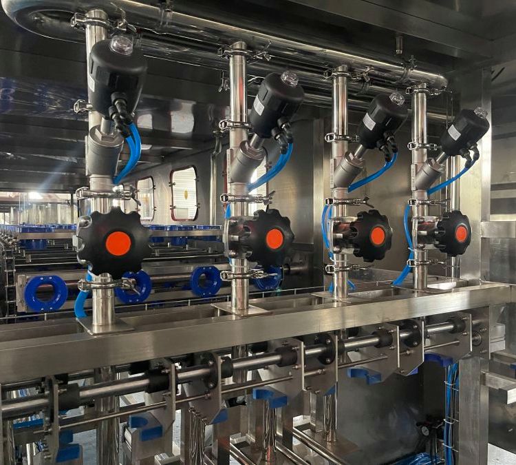 生產礦泉水的的設備運行穩(wěn)定可生產5L10L15L桶裝水投資水廠設備