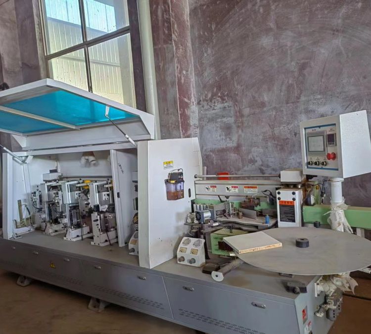 永亮機(jī)械二手封邊機(jī)晟琦全自動封邊一體機(jī)全屋定制設(shè)備機(jī)長4.5米