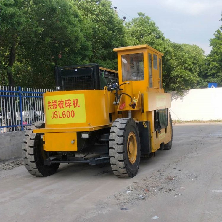 巨盛機(jī)械路面共振破碎機(jī)專(zhuān)業(yè)施工團(tuán)隊(duì)路面共振碎石化施工