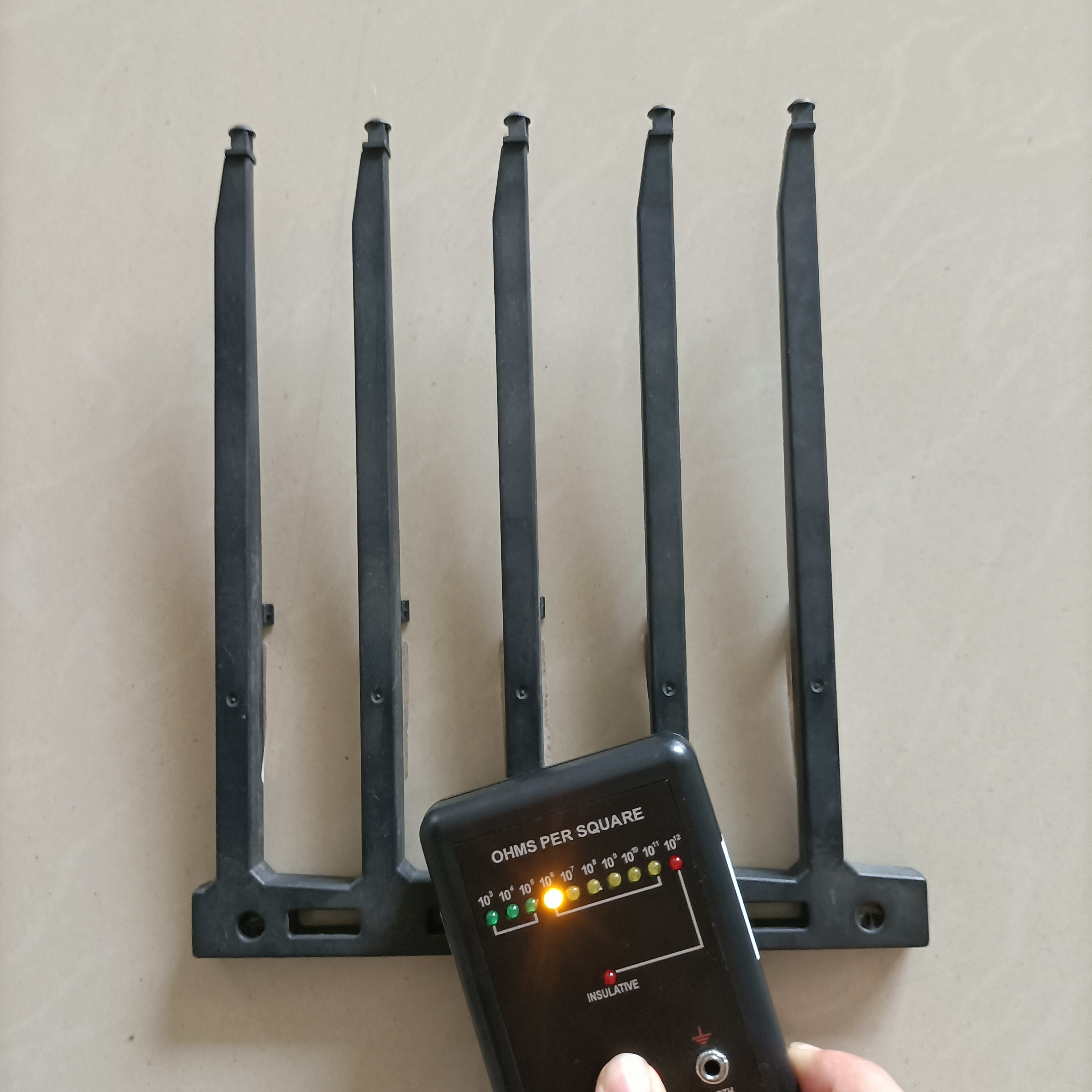 通訊器材炭黑抗靜電PC碳纖防靜電pc電子電器配件、電器外殼用料