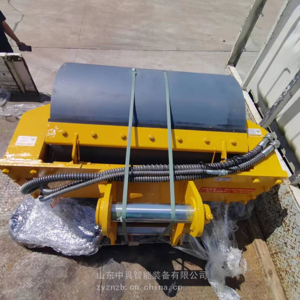護坡整理壓平機震動夯實設(shè)備滾筒夯挖機單鋼輪壓路機中具