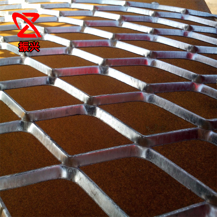 鍍鋅金屬板網(wǎng)沖壓拉伸擴張金屬板菱形孔施工工地腳手架踏步網(wǎng)