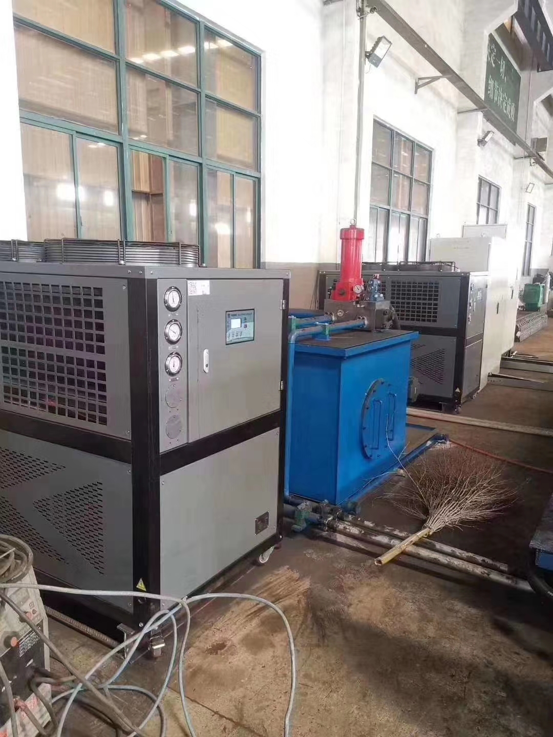 鈺明機(jī)械工業(yè)油冷機(jī)廠家液壓油冷卻用風(fēng)冷式制冷機(jī)組