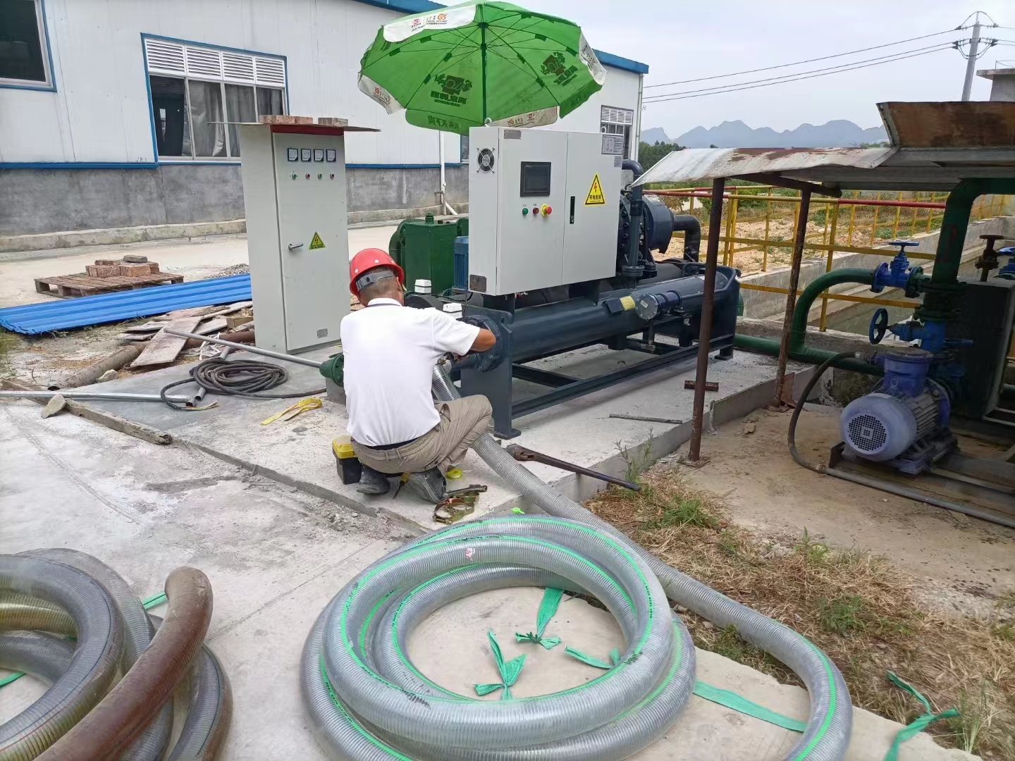 開放式螺桿式冷凍機(jī)組鈺明機(jī)械50匹工業(yè)冷水機(jī)組廠家