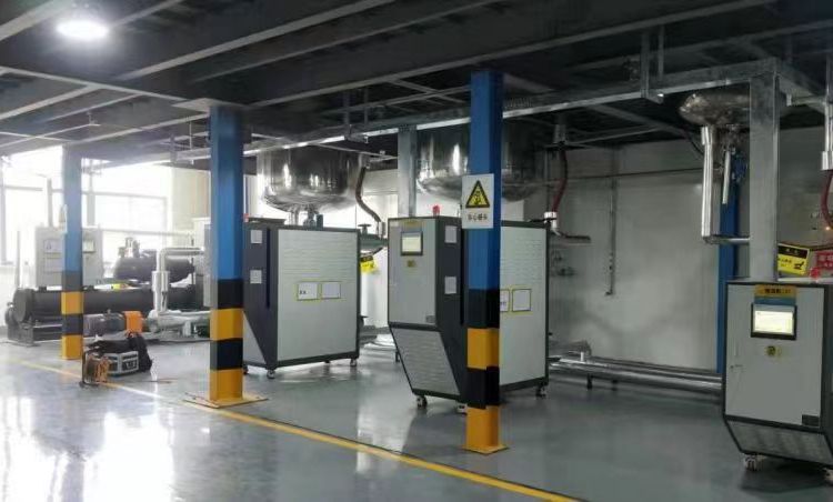 反應釜盤管加熱用鈺明300度油循環(huán)溫度控制機50KW油溫機