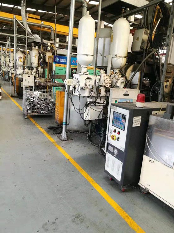 汽車內(nèi)飾件熱壓成型用鈺明油溫機環(huán)保節(jié)能高效電導(dǎo)熱油爐