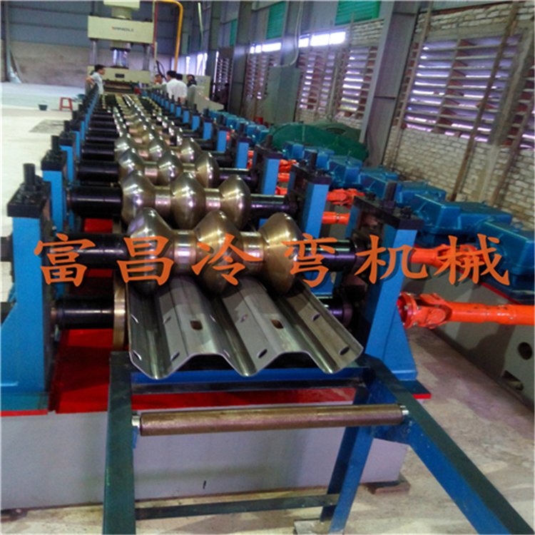 供應高速公路護欄板成型機波形鋼護欄生產(chǎn)設備高速護欄設備